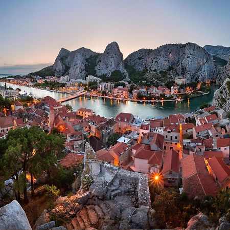 Beachfront Apartments Lara Omiš Εξωτερικό φωτογραφία