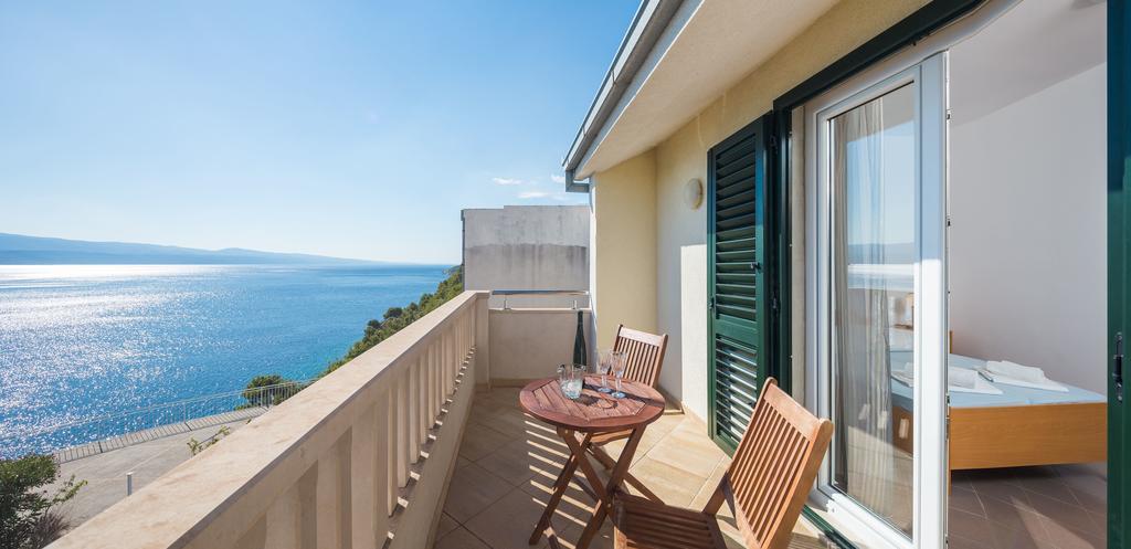 Beachfront Apartments Lara Omiš Εξωτερικό φωτογραφία