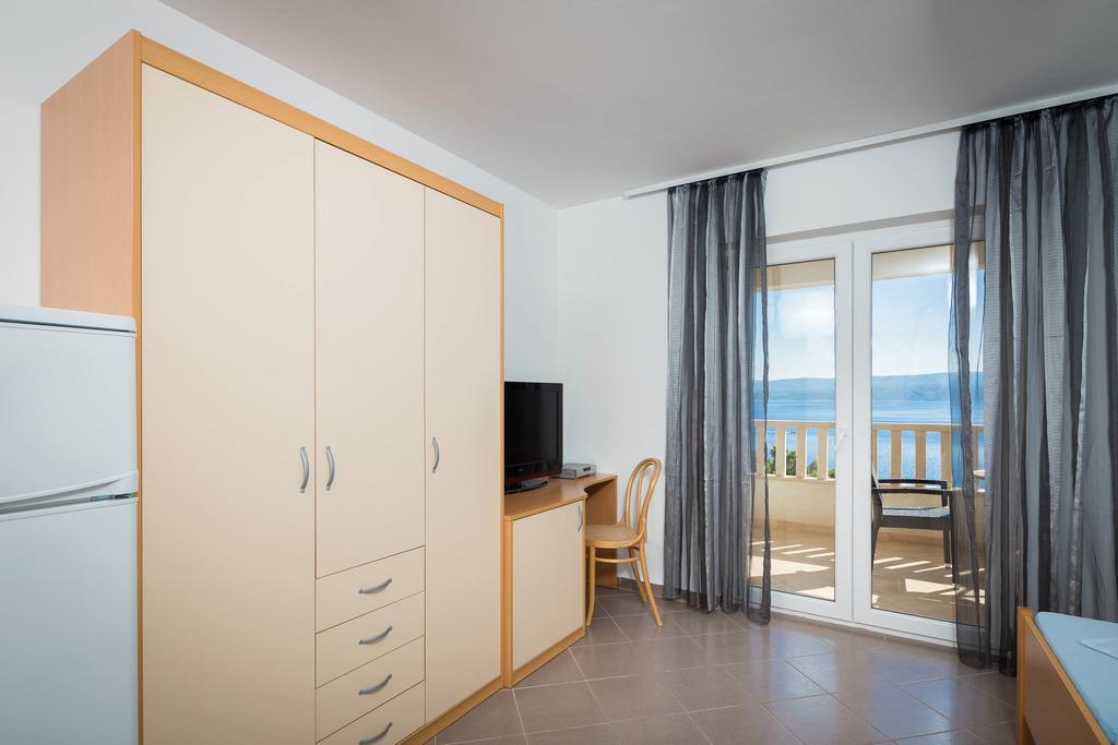 Beachfront Apartments Lara Omiš Εξωτερικό φωτογραφία