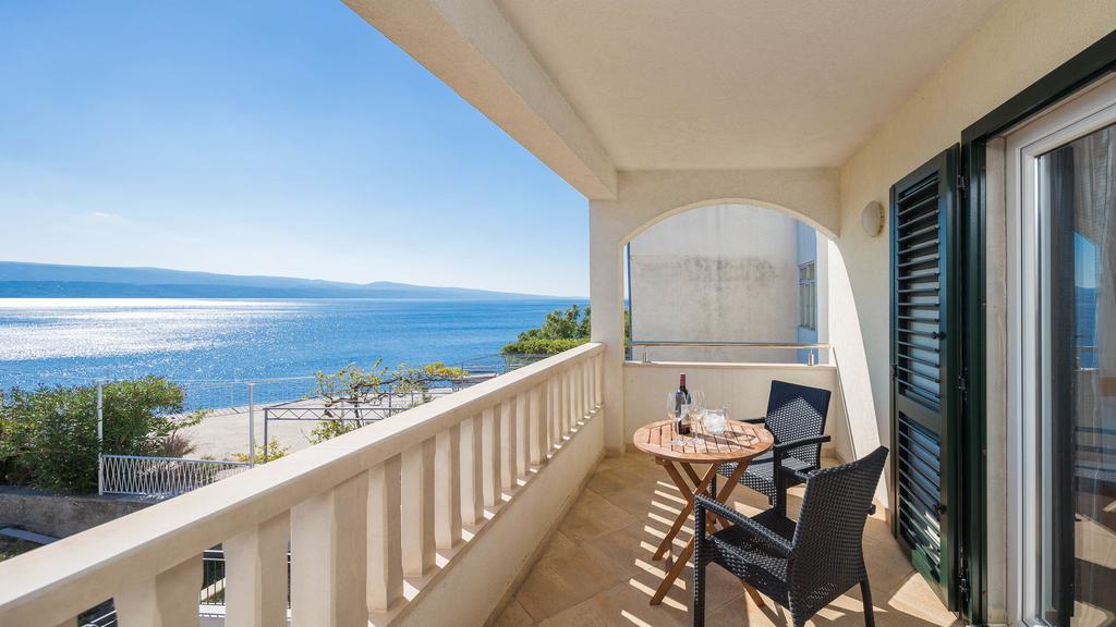 Beachfront Apartments Lara Omiš Εξωτερικό φωτογραφία