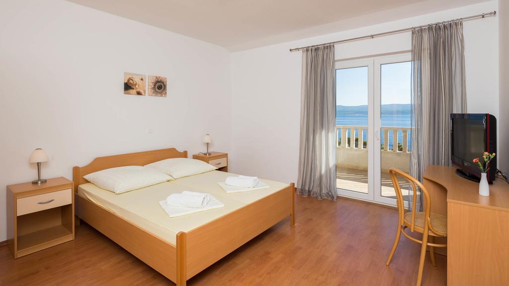 Beachfront Apartments Lara Omiš Εξωτερικό φωτογραφία
