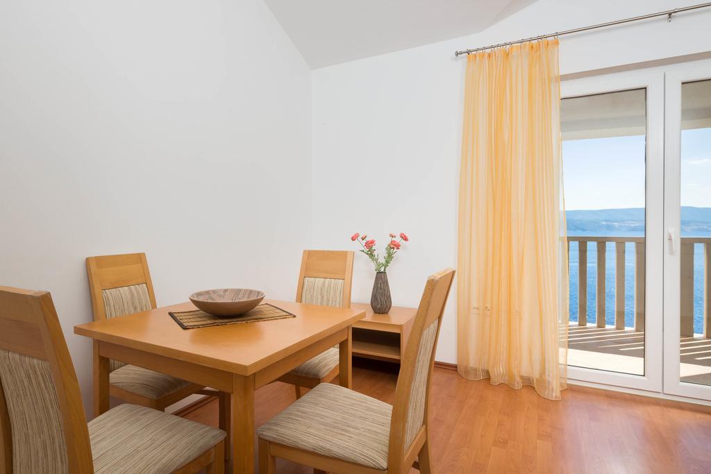 Beachfront Apartments Lara Omiš Εξωτερικό φωτογραφία