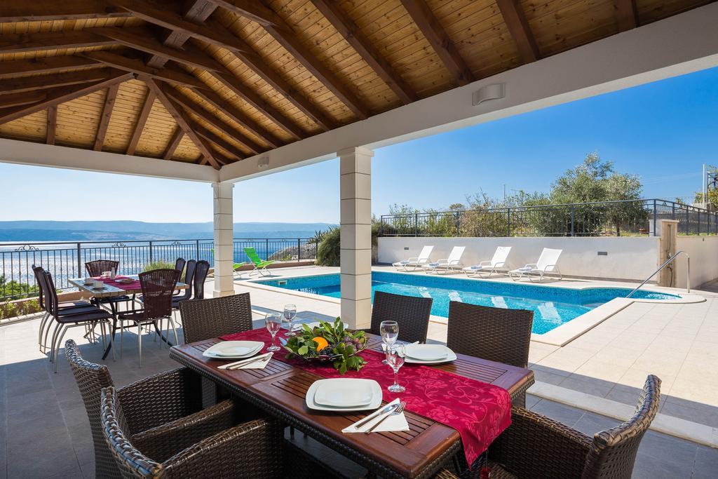 Beachfront Apartments Lara Omiš Εξωτερικό φωτογραφία