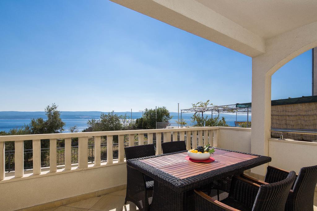 Beachfront Apartments Lara Omiš Εξωτερικό φωτογραφία