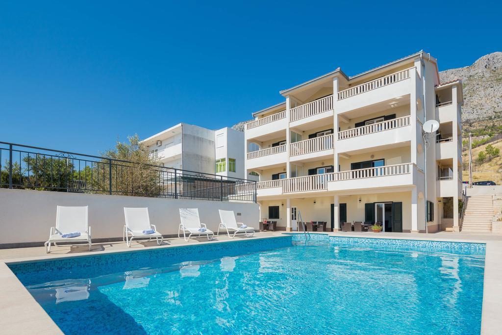 Beachfront Apartments Lara Omiš Εξωτερικό φωτογραφία