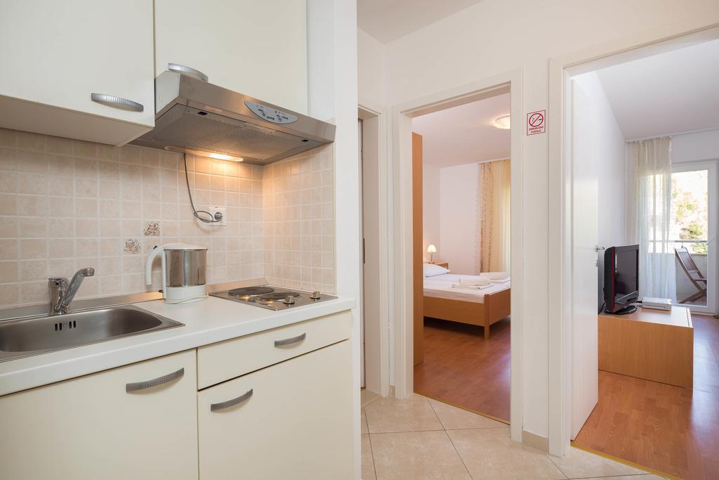 Beachfront Apartments Lara Omiš Εξωτερικό φωτογραφία