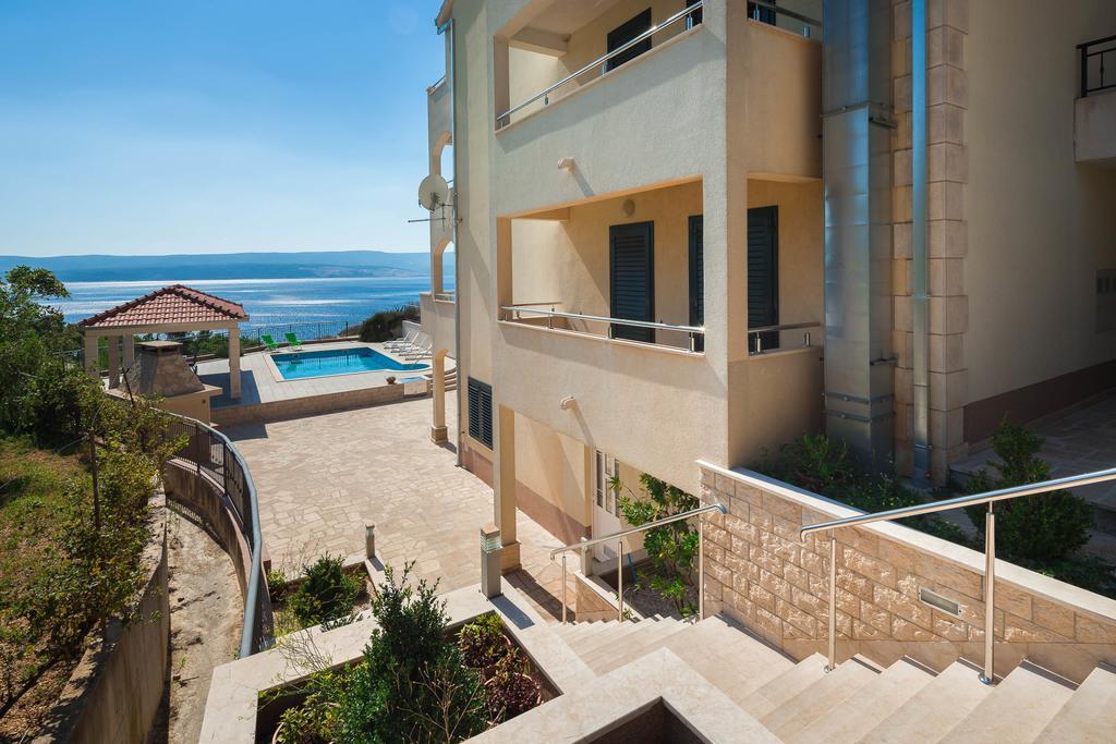 Beachfront Apartments Lara Omiš Εξωτερικό φωτογραφία